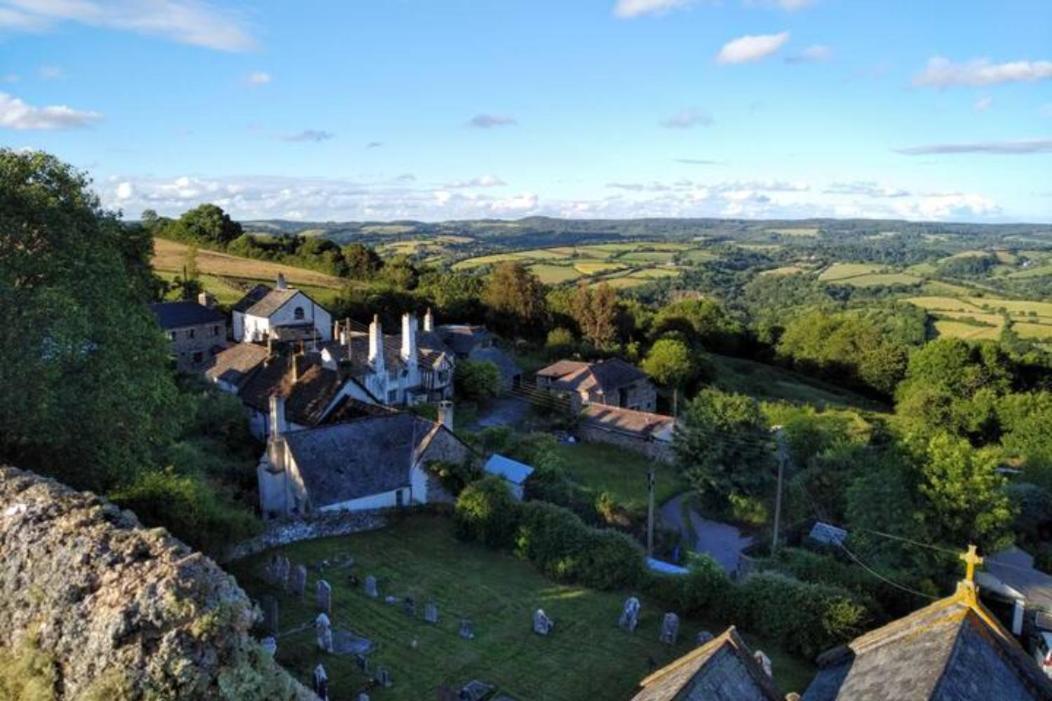 Historic Property With Stunning Views Hennock Экстерьер фото
